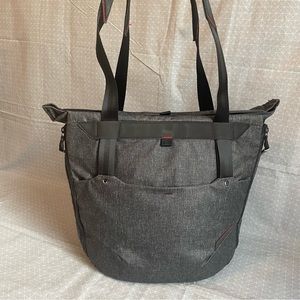 Peak Design 20L Everyday Tote in Charcoal Gray